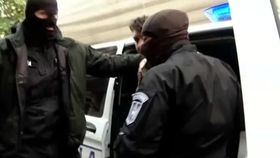 VIDEO Percheziții cu mascații la clanul Pian. Mai mulți membri ai clanului sunt vizați într-o anchetă